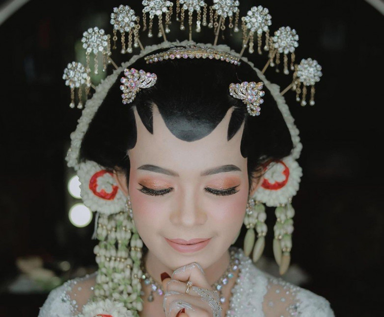 rias pengantin Nusa Tenggara Timur